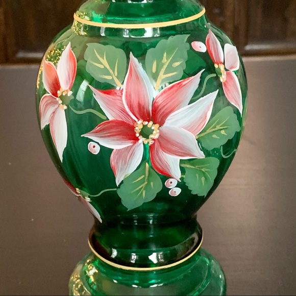 RARE - Fenton Artist Showcase Series Emarld Green Ruffle Glass Vase with Lilies - Picture 4 of 10